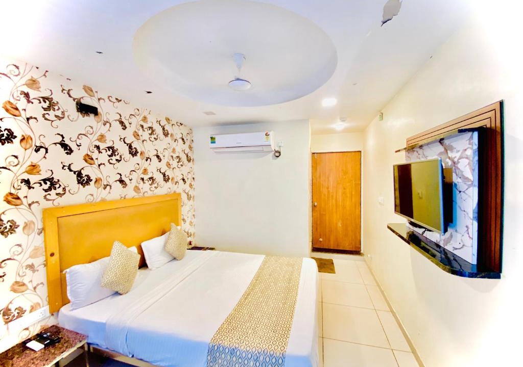 Ahmedabad Hotel | Hotel Alexa - Satellite Prahladnagar, Ahmedabad