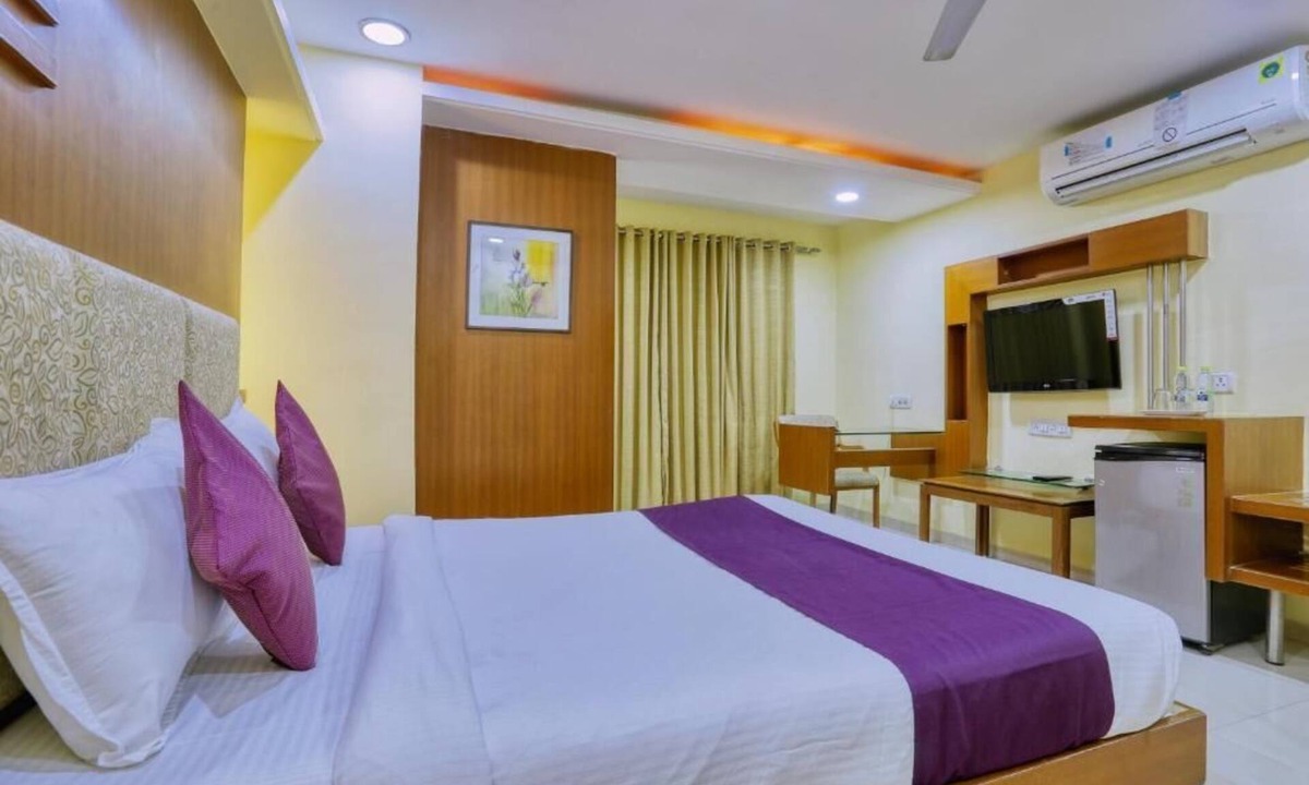 South Tukoganj Hotel | Hotel Amrit Residency