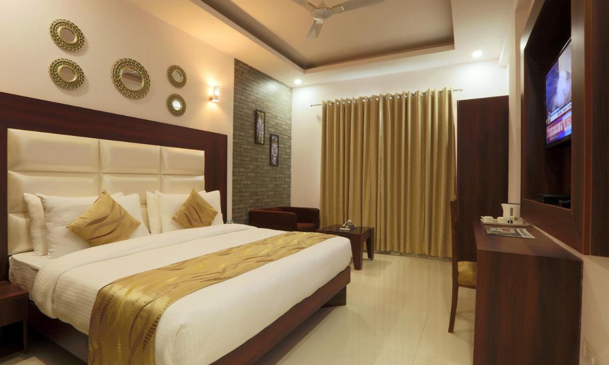 Mahipalpur Hotel | Hotel Arch -Stunning Double Bedroom Near Aerocity in New Delhi