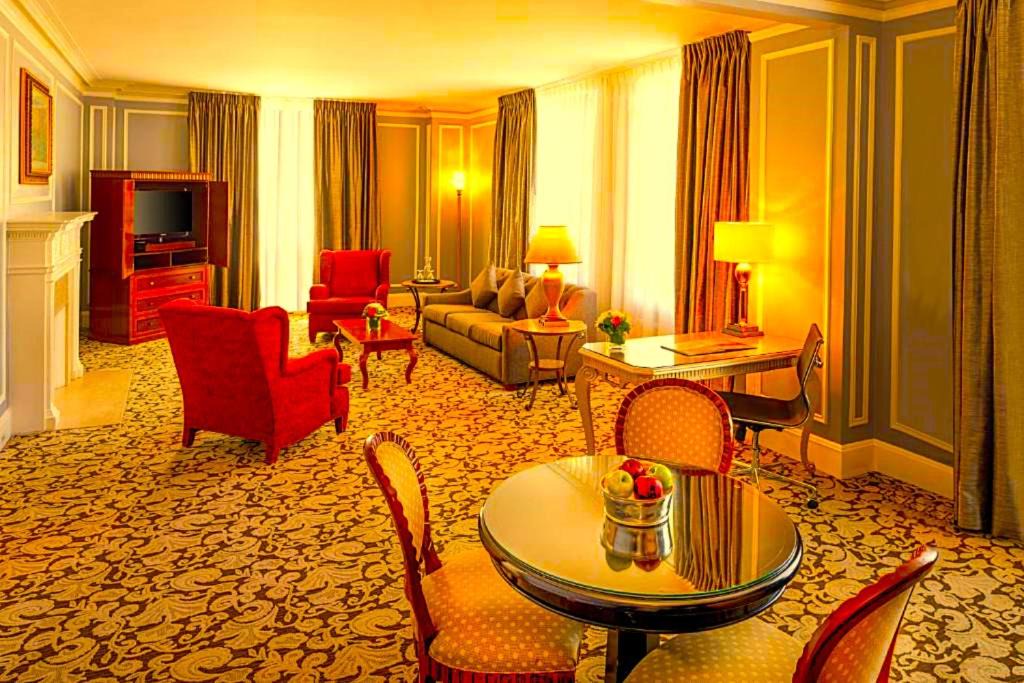 Dhanbad House | Hotel Bhanuka Palace