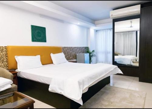 Hauz Khas Village Apartment | Hotel Blueberry