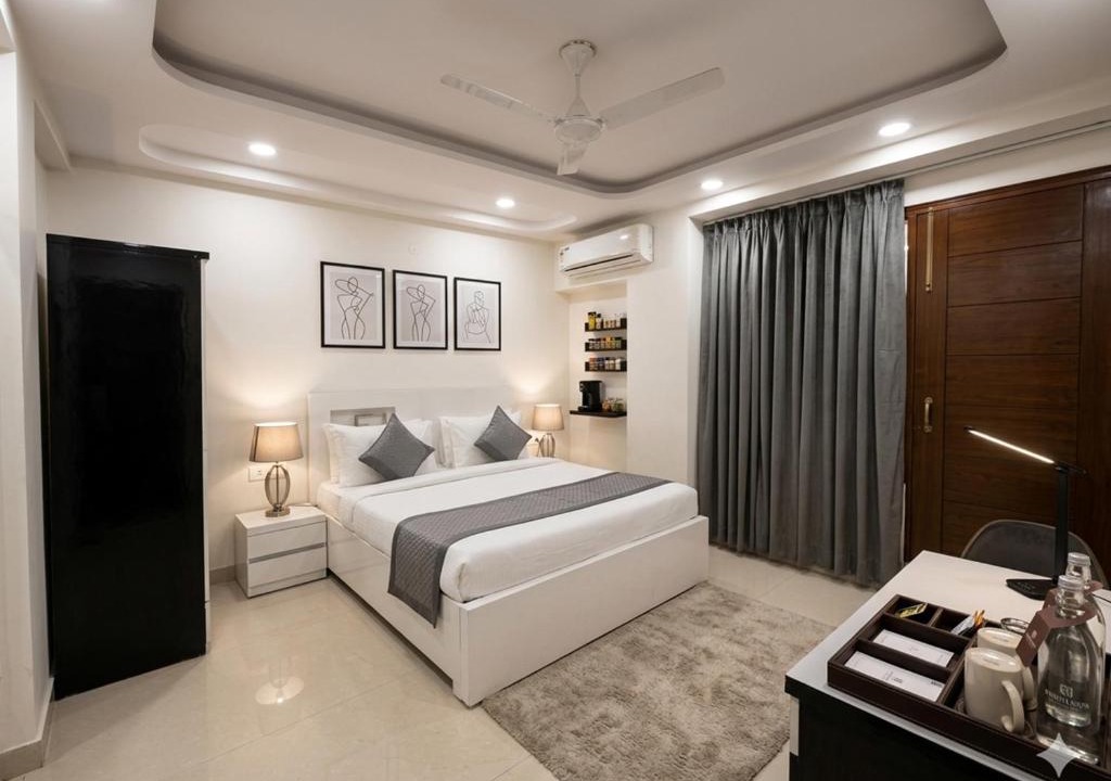 Vaishali Hotel | Hotel Capital Home & Apartment Rooms Near Maxx Hospital