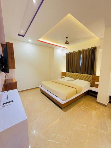 Nathdwara Hotel | HOTEL CHANDRA DEV 966o9o1oo6 just 350mtr from shreenathji temple 5min away By SK