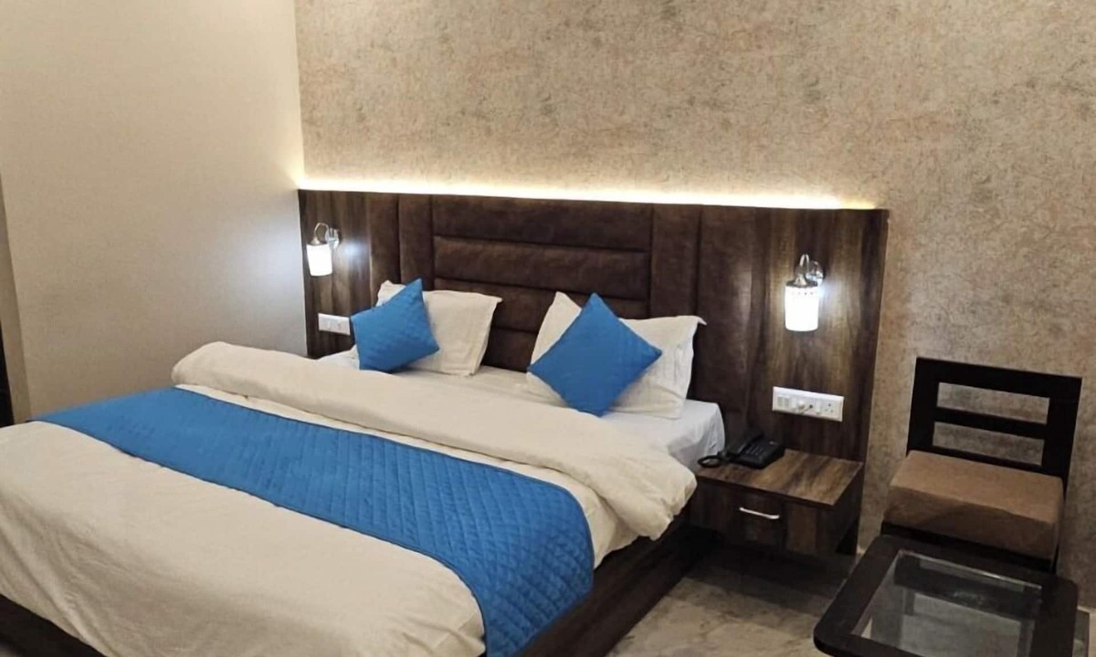 Mahmoorganj Hotel | Hotel Cherry Blossom