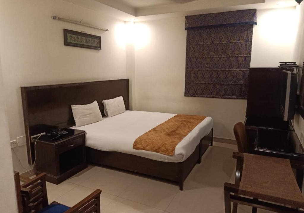 Patel Nagar Hotel | HOTEL CLARK HEIGHTS