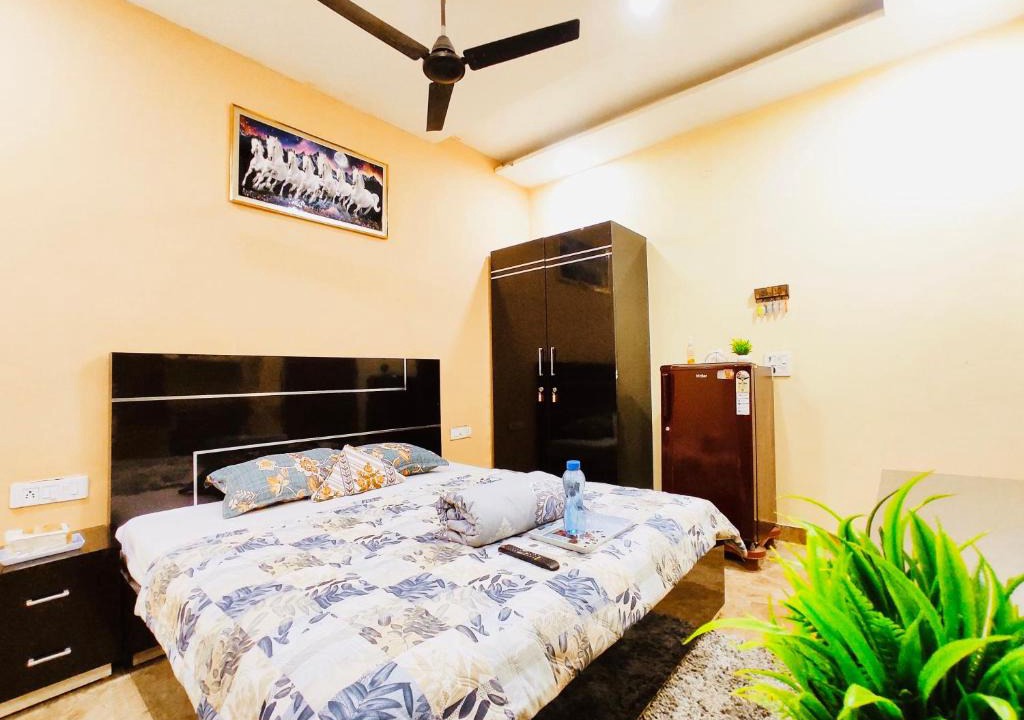 Phagwara Hotel | HOTEL CROWN ESTATE - Feel Comfort