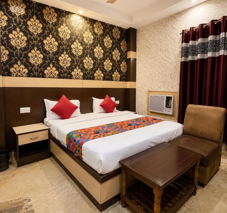 Gomti Nagar Hotel | Hotel Crystal Inn
