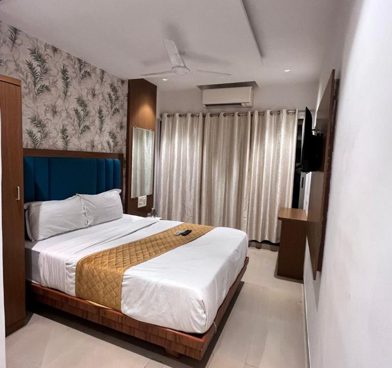 Kurla West Hotel | Hotel Crystal Palace Near US Consulate Bandra Kurla Complex Mumbai Near Mumbai Airport Mumbai