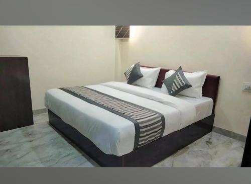 Dewas Hotel | HoTEL DARBAR PALACE
