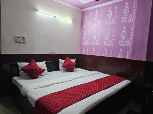Nizamuddin East Hotel | Hotel Deurali Deluxe -02 Minutes Walk Nizamuddin Railway Station