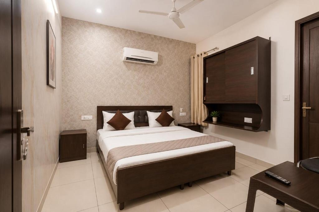 Mohali Hotel | Hotel Devine Opp Jubilee Walk Mall & Near Gurdwara Sohana