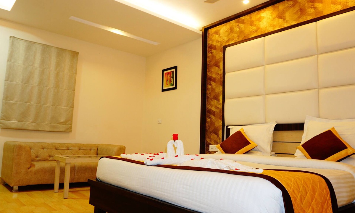 Deoria Hotel | Hotel Golden Laurel Inn