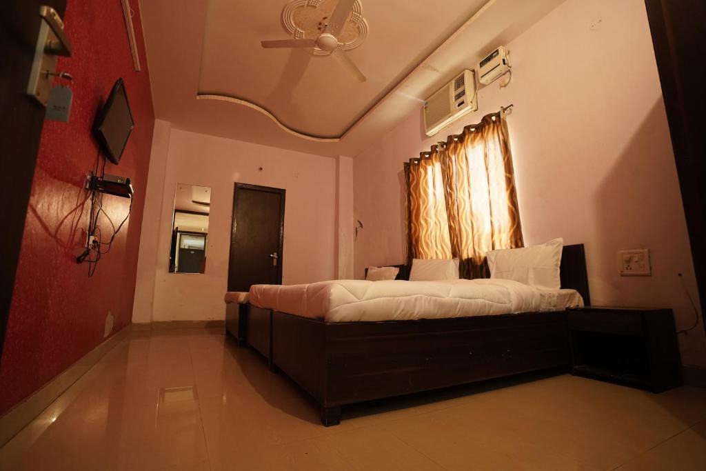 Vrindavan Hotel | Hotel Gwala Guest House By WB Inn