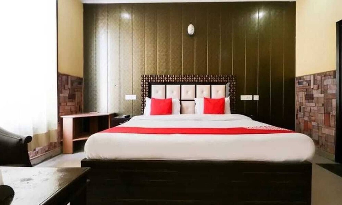 Zirakpur Hotel | Hotel Kuber 7