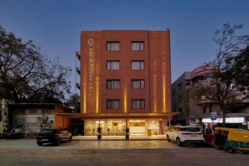Maninagar Hotel | Hotel Lake Point