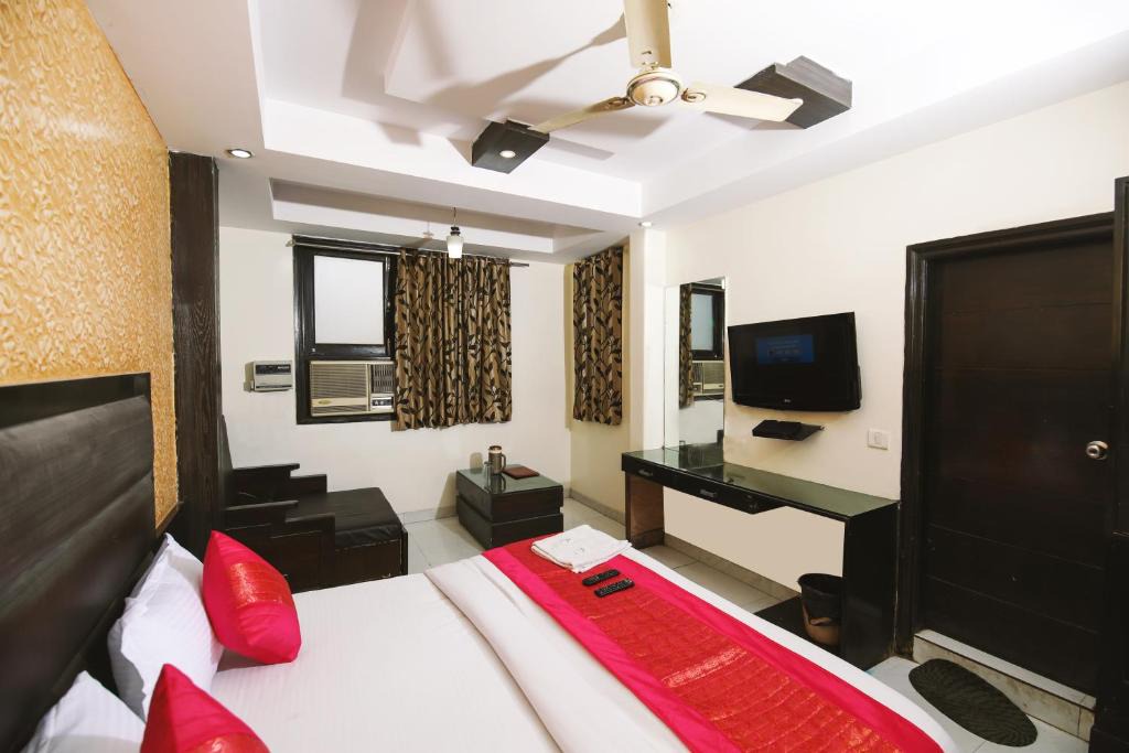 Paharganj Hotel | Hotel Lav Kush Deluxe " 3 Min Walking from New Delhi Railway Station "