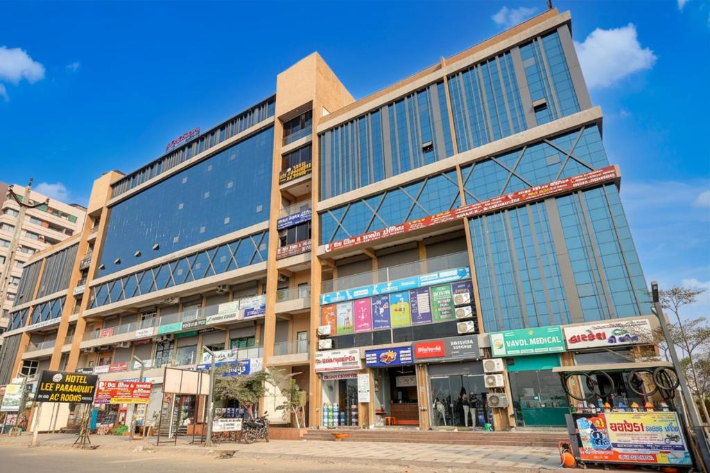 Gandhinagar Hotel | Hotel Lee Paramount