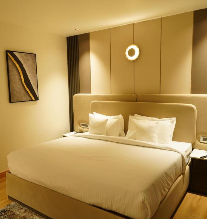 Phase 5 Hotel | Hotel Luxe Manor