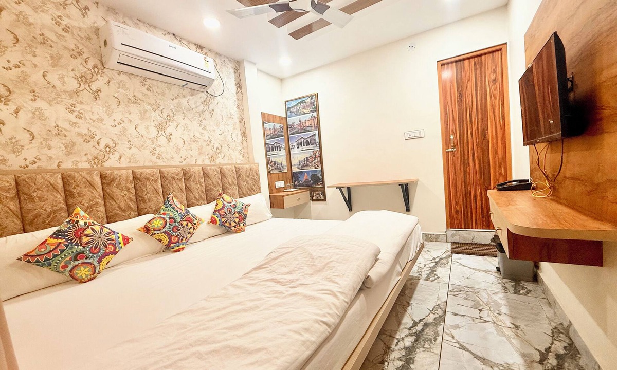 Ujjain Hotel | Hotel Malay - near Temple & Rail Station