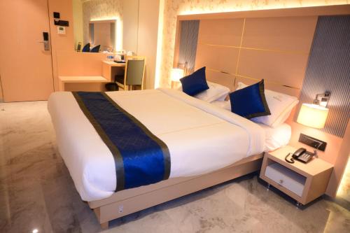Badlapur Hotel | Hotel Merrit