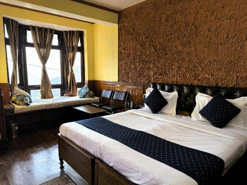 Pangot Hotel | Hotel Monal Inn, Pangot Wildlife and Bird Sanctuary