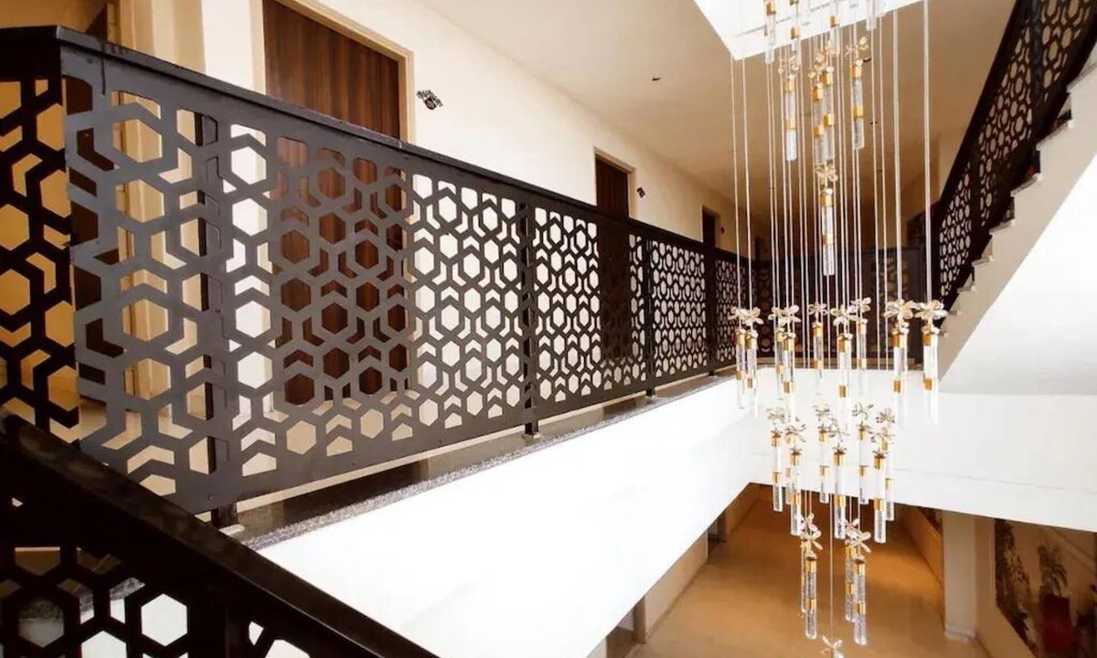 Khanna Hotel | HOTEL MONDAY - Comfortable & Safe Stays