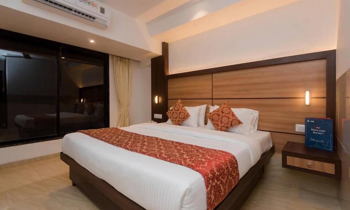 Sector 11 Hotel | Hotel Mourya Residency