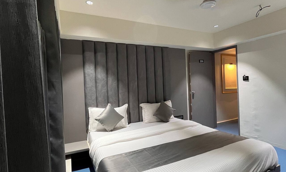 Navrangpura Hotel | Hotel NR INN