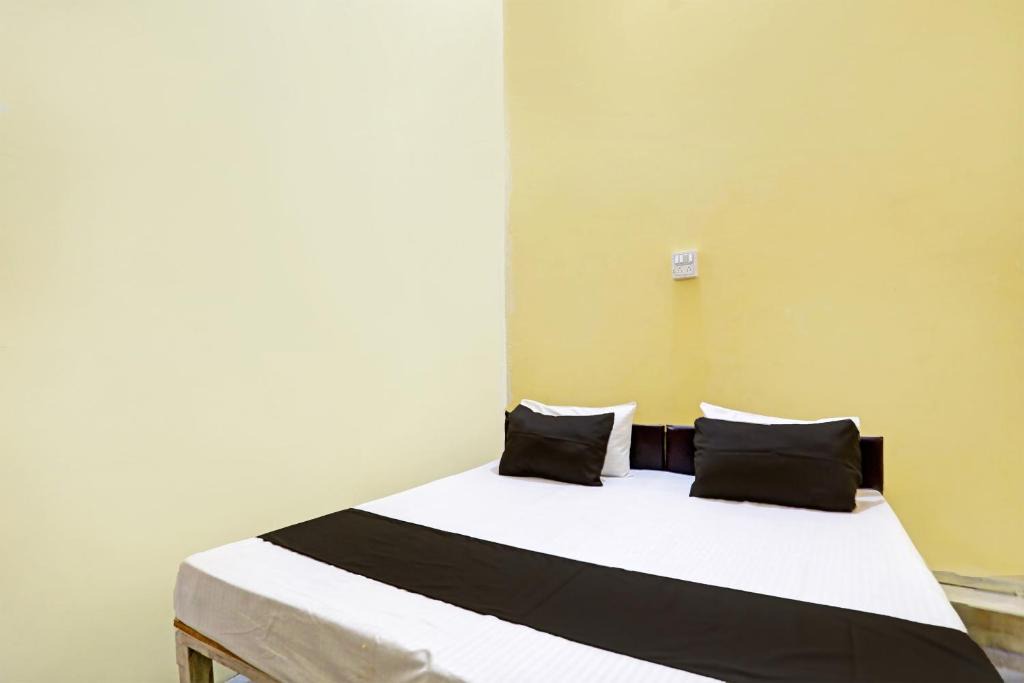 Bulandshahr Hotel | Hotel O 82007 SHIV GUEST HOUSE