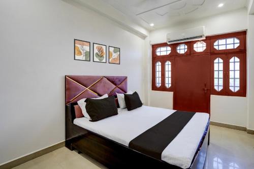 Aligarh Hotel | Hotel O Crystal Crown