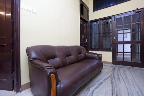 Indira Nagar Hotel | Hotel O Greenview Near Munshi Pulia Metro Station