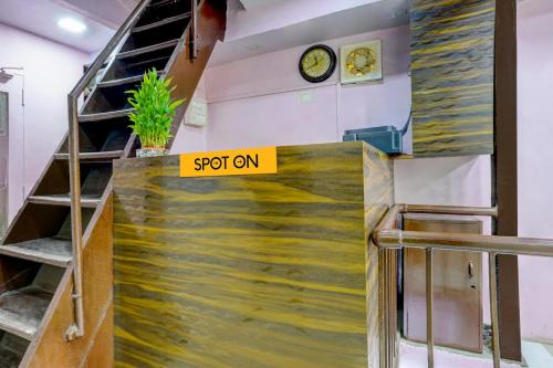 Bhendi Bazaar Hotel | Hotel O Gulzar Masjid Bunder Railway Station