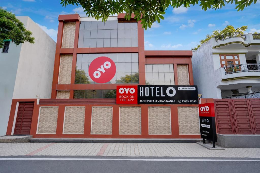 Mohangarh Hotel | Hotel O Jankipuram Vikas Nagar