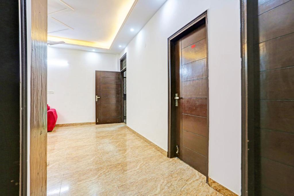 Sainik Farm Hotel | Hotel O KD 111 Shivam Residency