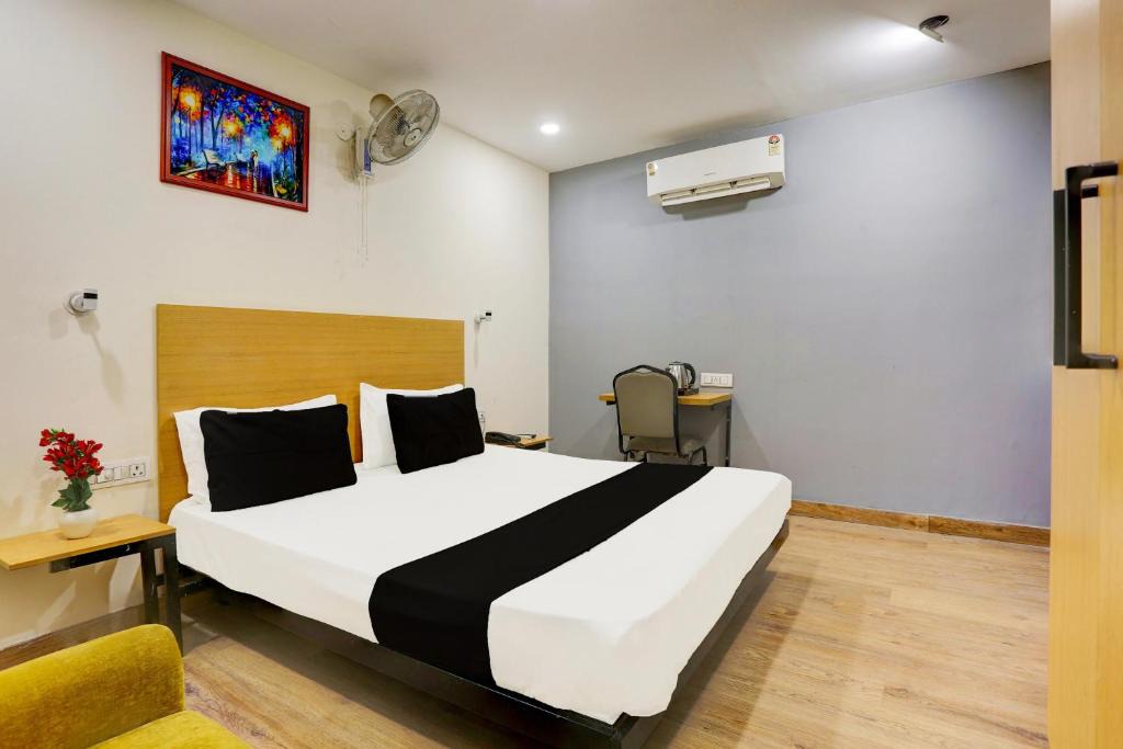 Patparganj Hotel | Hotel O Near Anand Vihar Metro Station