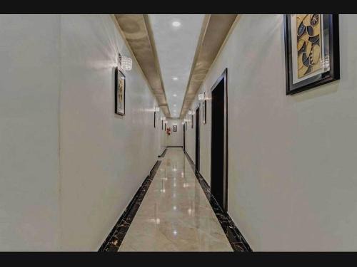 Pashim Vihar Hotel | Hotel O Raas Near Peera garhi Metro Station