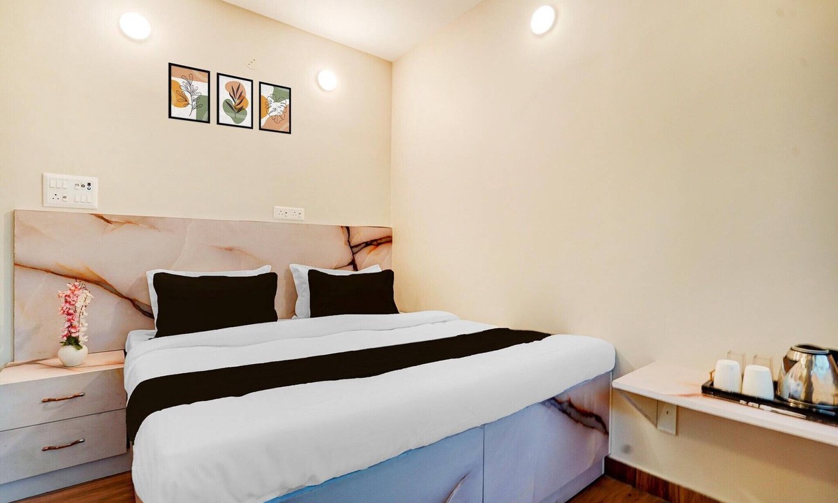 New Delhi House | Hotel O Ramesh Nagar Metro Station