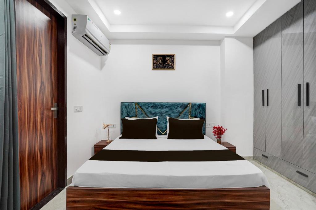 Sushant Lok Hotel | Hotel O RV Residency