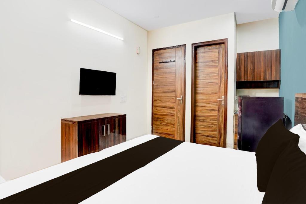 Gurugram Hotel | Hotel O Super Silverkey Galleria Market