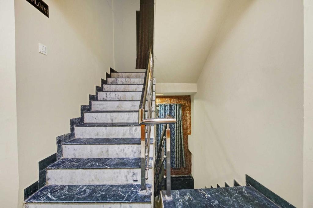 Kolar Road Hotel | Hotel O The Whistler