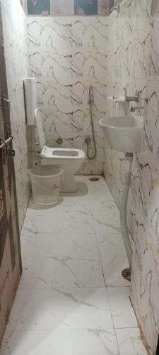 Machhlishahr Hotel | Hotel Om