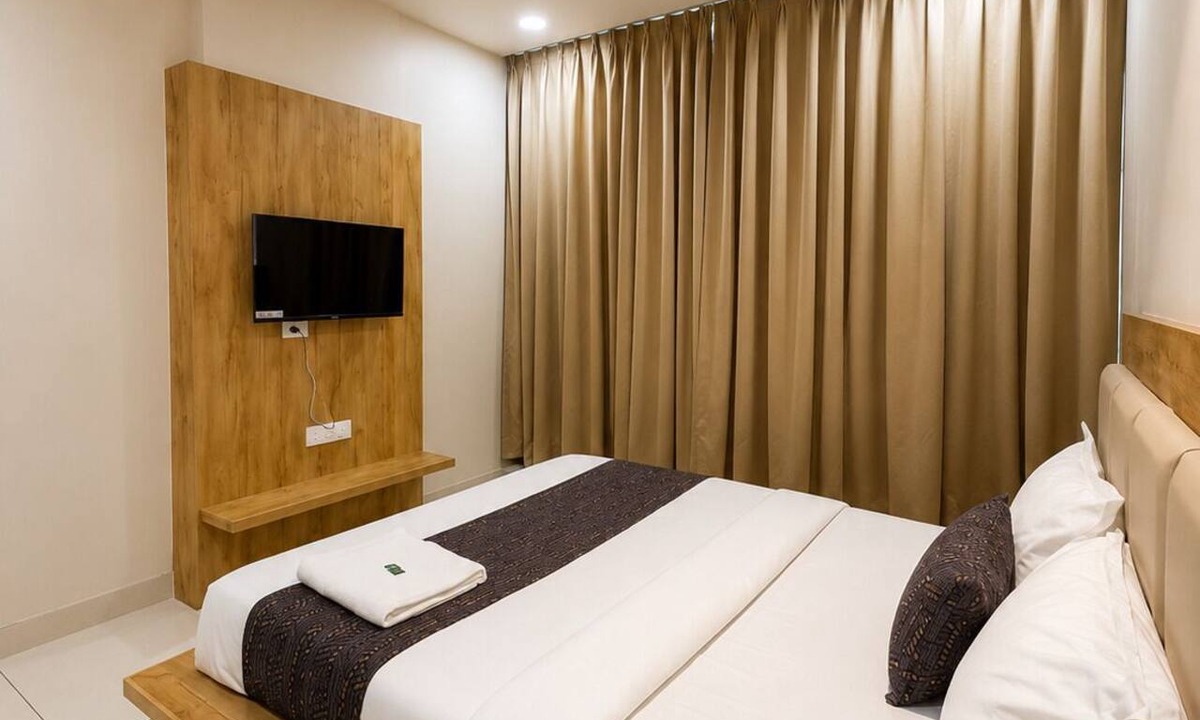 Indore Hotel | Hotel One 40