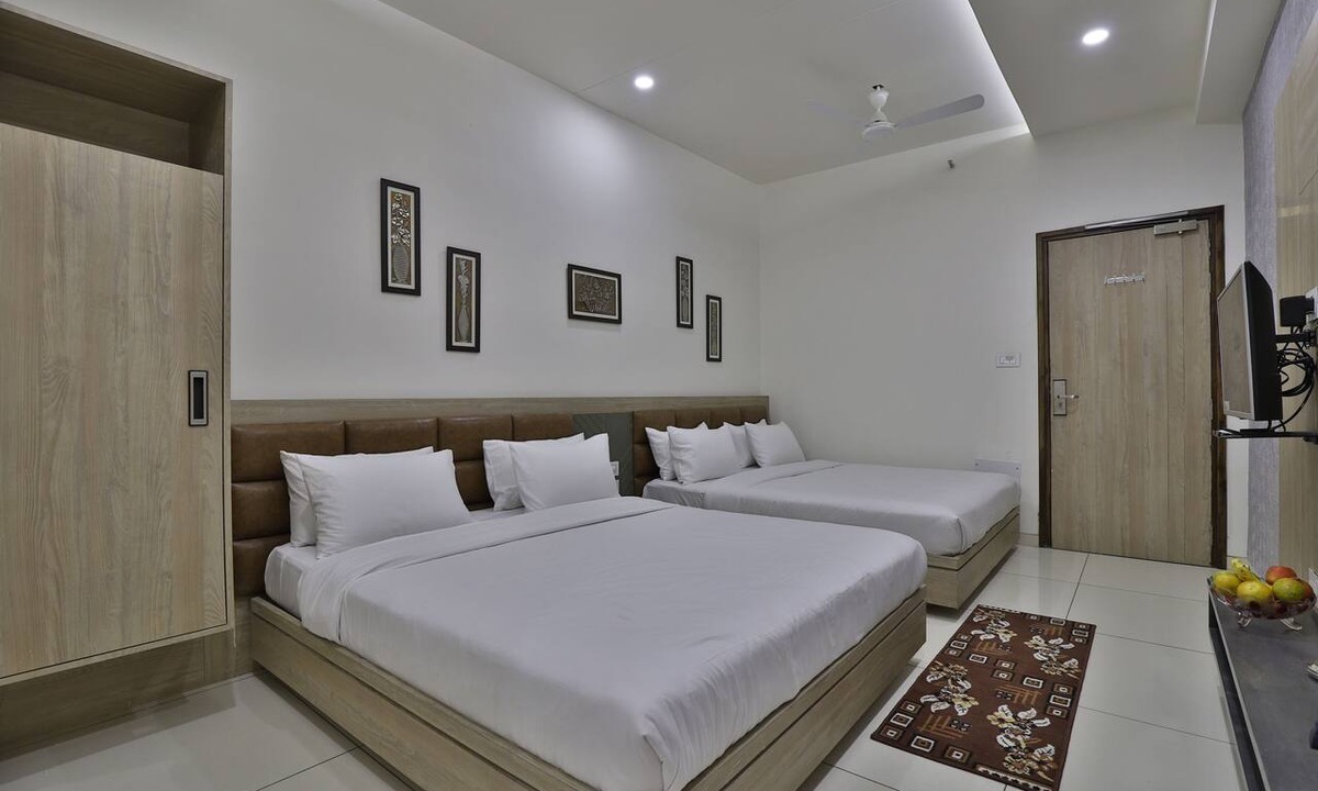 Sayajiganj Hotel | Hotel Orbit