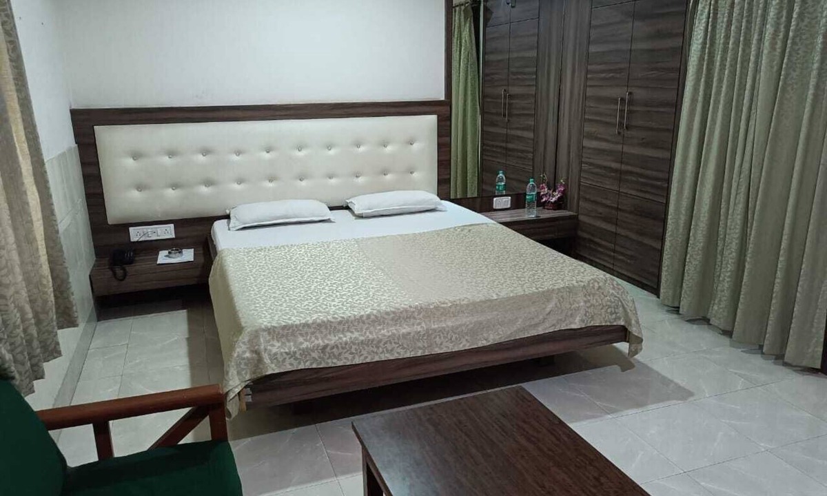 Paltan Bazaar Hotel | Hotel Orchid