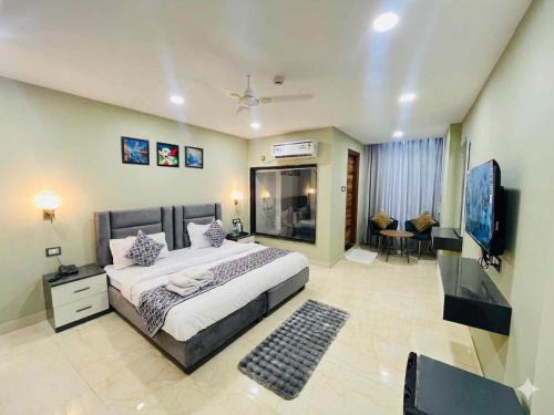 DLF Farms Hotel | Hotel paradise - DLF Farm Gate no 3