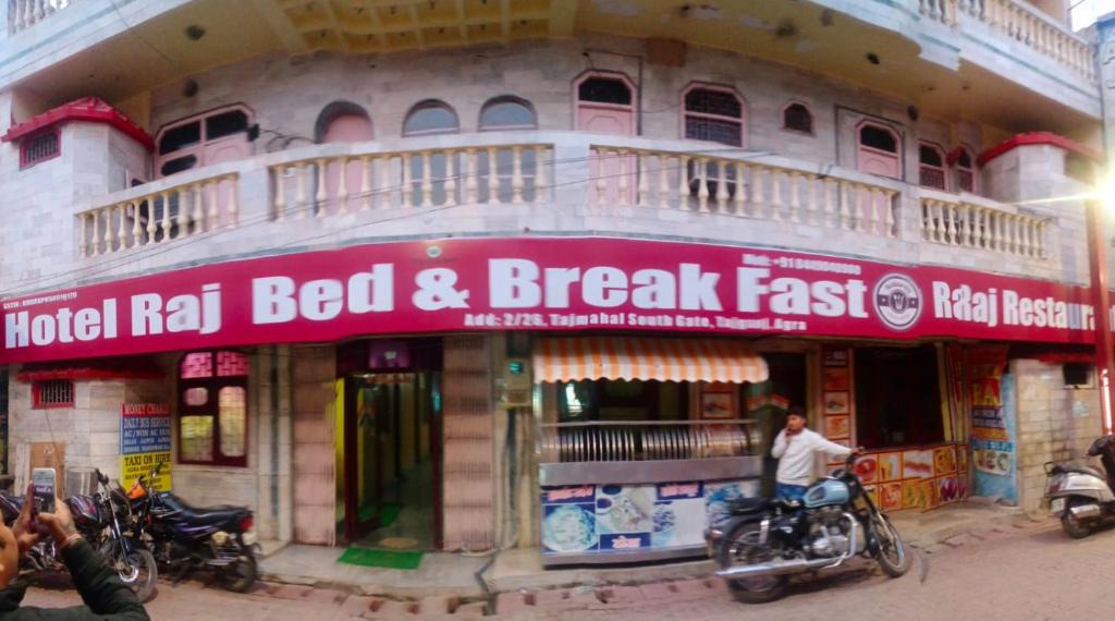 Taj Ganj Hotel | Hotel Raj Bed And Breakfast