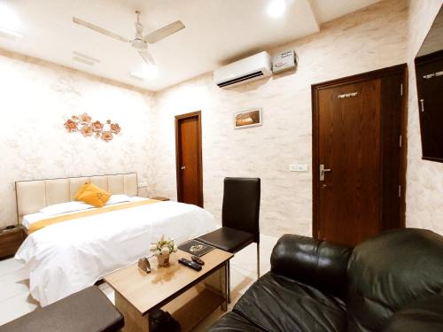 Ludhiana Hotel | HOTEL ROYAL CROWNE - Resort, Swimming Pool, Banquet Hall, Premium Rooms