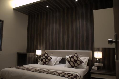 Thane West Hotel | Hotel Sai Sanidhya