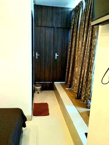 Thane West Hotel | Hotel Shambuji