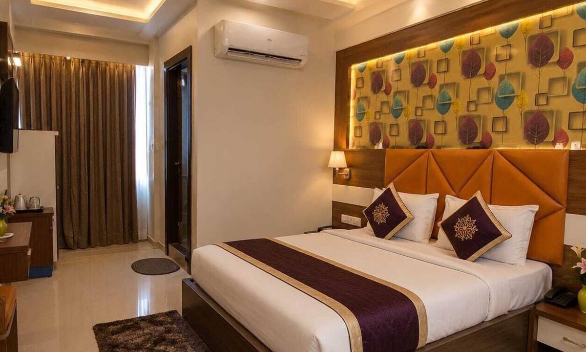 Ahmedabad Hotel | HOTEL SILVER PALACE